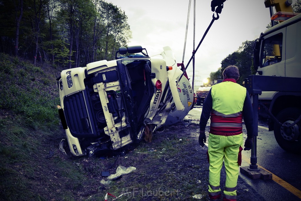 VU Gefahrgut LKW umgestuerzt A 4 Rich Koeln Hoehe AS Gummersbach P413.JPG - Miklos Laubert